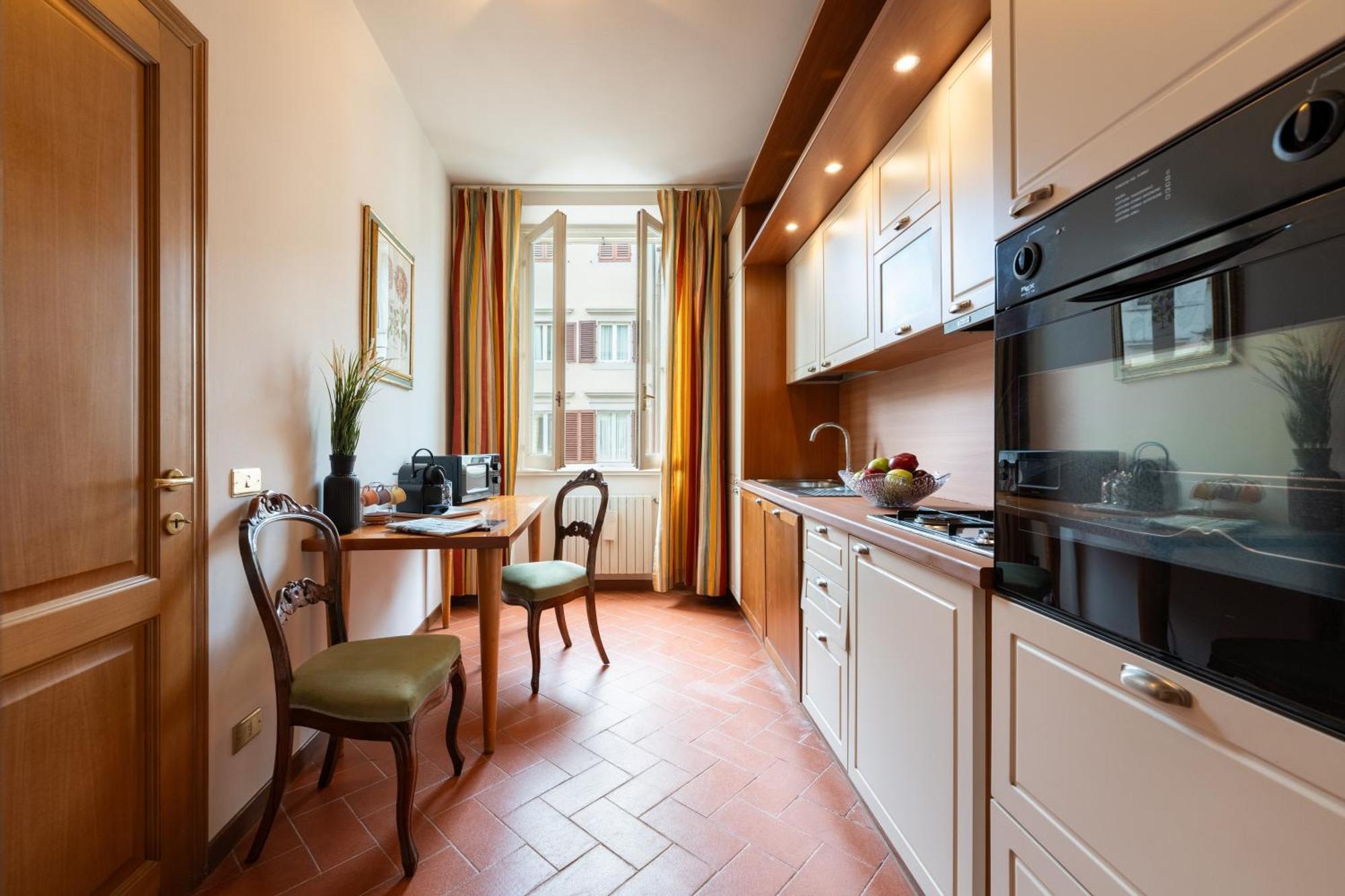 Via Panzani 16, 3th Floor - Antonella - Elegant & Spacious, 3-bedroom In Historic Center Florencia