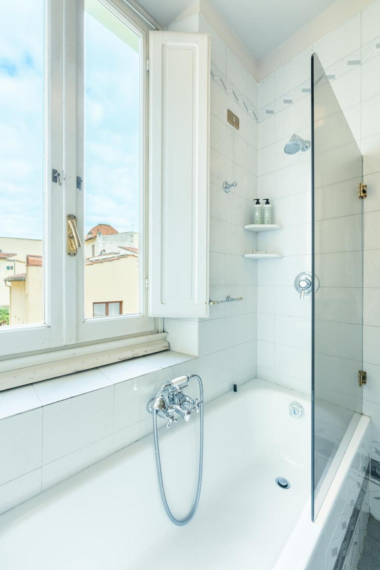 Via Panzani 16, 3th Floor - Antonella - Elegant & Spacious, 3-bedroom In Historic Center * Florencia
