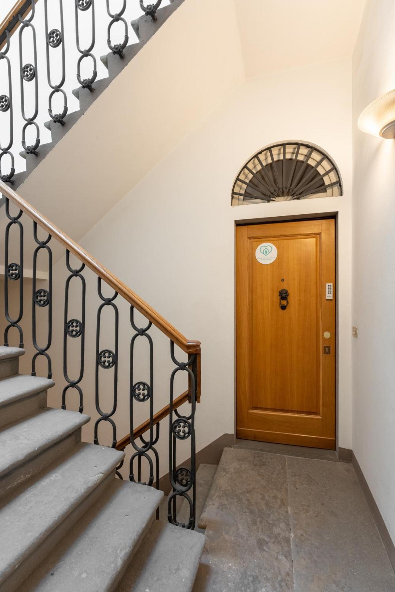 Via Panzani 16, 3th Floor - Antonella - Elegant & Spacious, 3-bedroom In Historic Center * Florencia